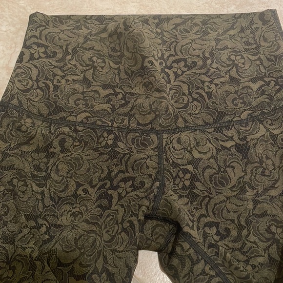 Lululemon - Picture 7 of 11